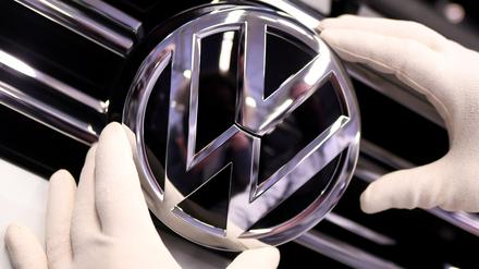 Fließbandproduktion bei VW in Wolfsburg. 