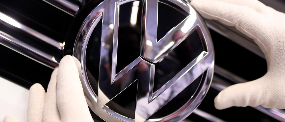Fließbandproduktion bei VW in Wolfsburg. 