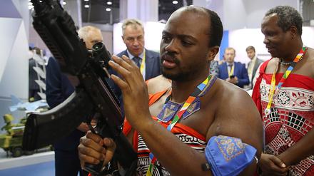König Mswati III. von Eswatini zu Besuch in Russland im Jahr 2009. 