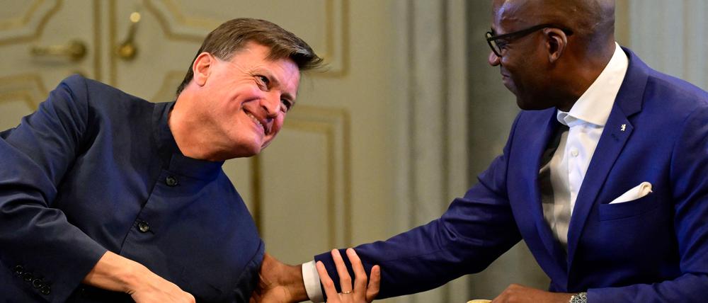 Christian Thielemann und Berlins Kultursenator Joe Chialo am Mittwoch im Apollosaal der Staatsoper