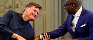 Christian Thielemann und Berlins Kultursenator Joe Chialo am Mittwoch im Apollosaal der Staatsoper 