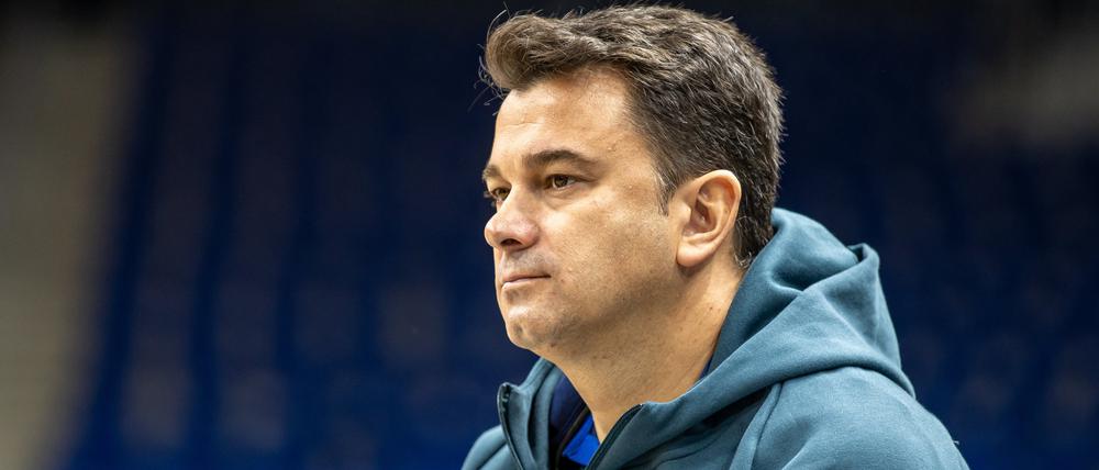 Headcoach Israel Gonzalez von Alba Berlin startet mit einer neuen Formation in die Saison.