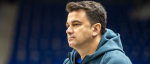 Headcoach Israel Gonzalez von Alba Berlin startet mit einer neuen Formation in die Saison.