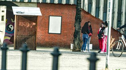 An der Kurfürstenstraße. Solche Szenen sehen Kinder von Anwohnern dort. Eltern hatten um Hilfe bei der Aufklärung gebeten.