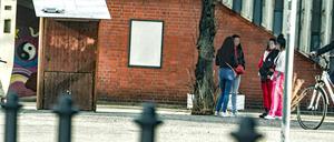 An der Kurfürstenstraße. Solche Szenen sehen Kinder von Anwohnern dort. Eltern hatten um Hilfe bei der Aufklärung gebeten.