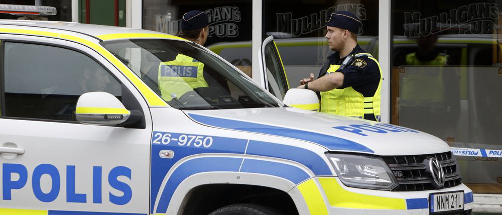 Polizei in der Kleinstadt Sandviken nordwestlich von Stockholm. 