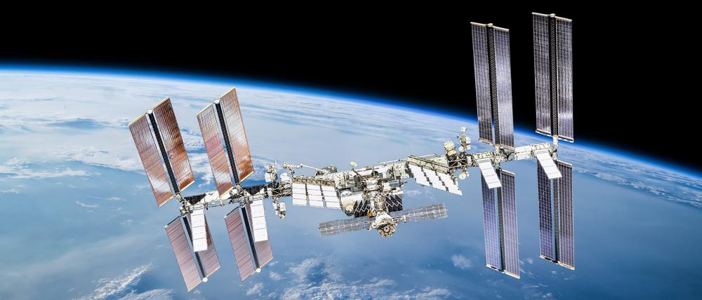 Internationale Raumstation mit Astronauten.