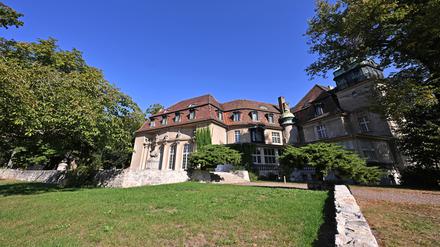 Schloss Marquardt liegt etwa 15 Kilometer nördlich der Potsdamer Innenstadt.