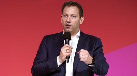 Lars Klingbeil hat beim BDZV-Kongress zum Thema „Für eine wehrhafte Demokratie - Und welchen Beitrag leisten die Medien?“ gesprochen. 