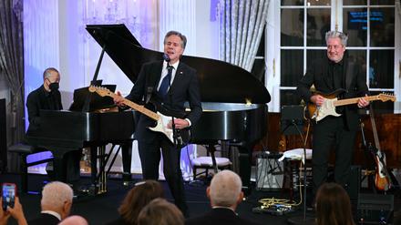 „I’m the hoochie coochie man.“ US-Außenminister Antony Blinken singt Muddy Waters im State Department.