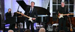 „I’m the hoochie coochie man.“ US-Außenminister Antony Blinken singt Muddy Waters im State Department.