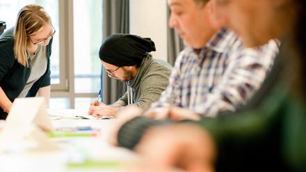 Sprachen lernen kann man auf die traditionelle Art im Klassenzimmer oder im Netz, wo es inzwischen auch „Klassenunterricht“ gibt. 