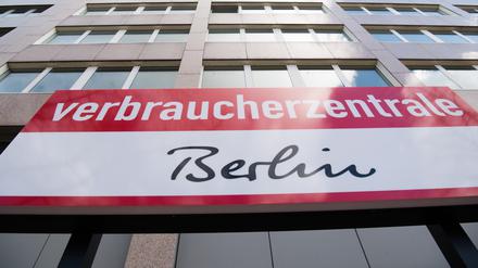 Blick auf das Gebäude in der Ordensmeisterstraße 15, in dem die Verbraucherzentrale Berlin ihren Hauptsitz hat.