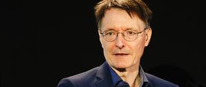 Karl Lauterbach, Bundesgesundheitsminister hält eine Rede während des High-Level-Forums "Pandemien - keine Zeit für Nachlässigkeit" im Bundesministerium für wirtschaftliche Zusammenarbeit und Entwicklung am 28. September 2023 in Berlin, Deutschland.