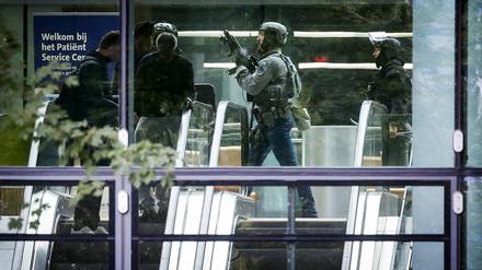 Der Täter sei festgenommen und die Schusswaffe sichergestellt worden, teilte Polizeichef Fred Westerbeke mit.