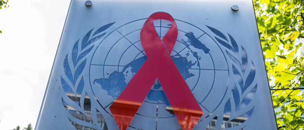 Genf, Schweiz - 27. Mai 2021: Das Emblem von UNAIDS in Genf, welche zur WHO World Health Organization gehört.