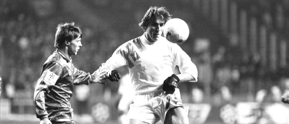 Alen Boksic (r., im Zweikampf mit Sergei Mamchur) erzielte in Berlin die Führung für Olympique Marseille.