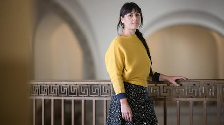 Klägerin Gabrielle Lebreton steht vor der Berufungsverhandlung wegen ihrer Klage, das sie nicht mit nackten Oberkörper auf einem Wasserspielplatz bleiben durfte, im Kammergericht. Das Landgericht Berlin hatte vor einem Jahr keine Diskriminierung festgestellt. 