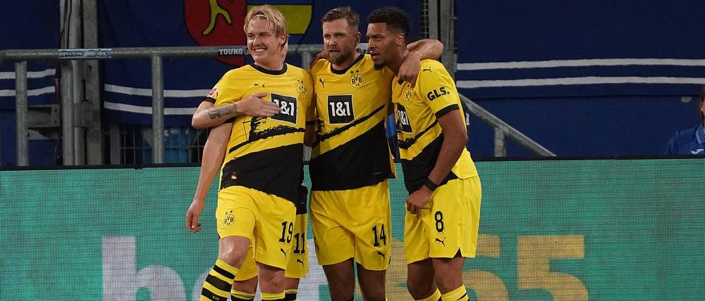 Niclas Füllkrug (M.) hat sein erstes Tor für Borussia Dortmund erzielt.