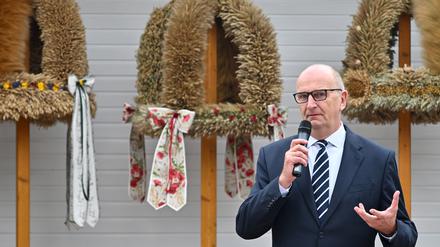 Anlässlich des Tags der Deutschen Einheit hat Brandenburgs Ministerpräsident Dietmar Woidke (SPD) auf weiterhin bestehende Ungerechtigkeiten aufmerksam gemacht.