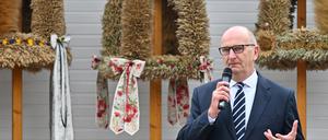 Anlässlich des Tags der Deutschen Einheit hat Brandenburgs Ministerpräsident Dietmar Woidke (SPD) auf weiterhin bestehende Ungerechtigkeiten aufmerksam gemacht.