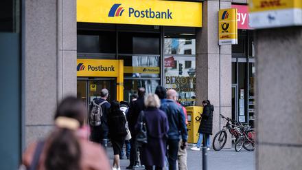 Kunden der Postbank.
