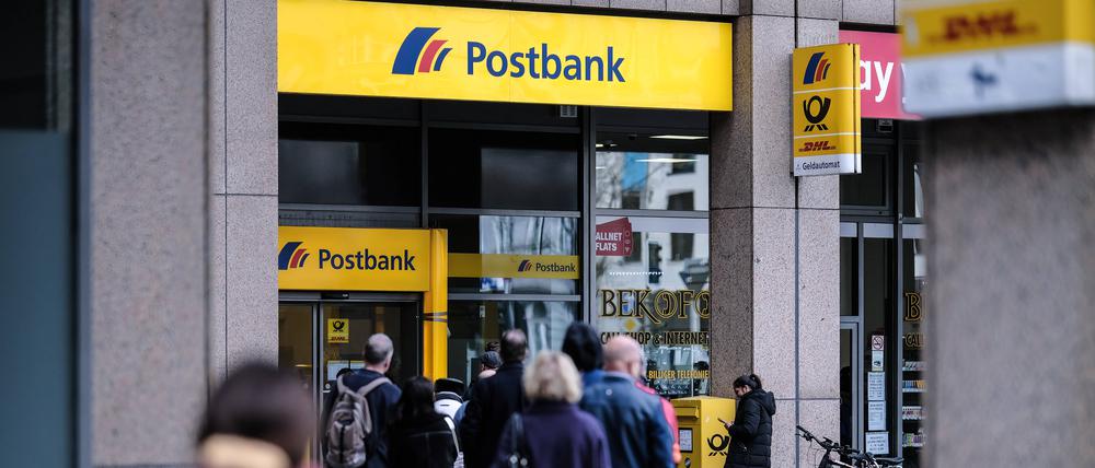 Kunden der Postbank.