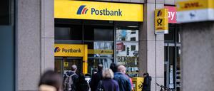 Kunden der Postbank.