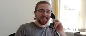 Joshua W. lernt Groß- und Außenhandelskaufmann.