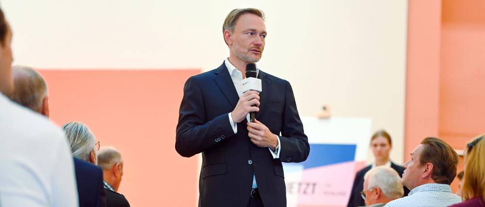 Christian Lindner (FDP), Bundesfinanzminister, beantwortet die Fragen der Bürger der Stadt Oldenburg. 