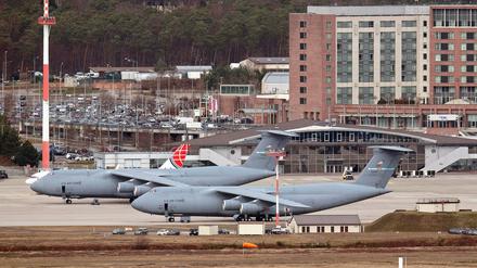 Blick auf die US-Airbase in Ramstein (Archivfoto). Aus einem Pipeline-System der Nato sind Ende des vergangenen Jahrzehnts große Mengen an Kerosin gestohlen worden.