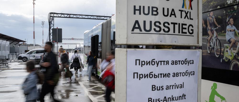 Die Flüchtlingsunterkunft auf dem ehemaligen Flughafen Tegel beherbergt rund 2500 Menschen.