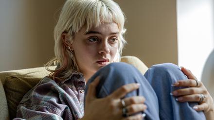Mehr Wissen über psychische Krankheiten: Dazu soll auch die ARD-Serie „Everyone is f*cking crazy“ beitragen.