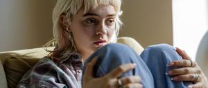 Mehr Wissen über psychische Krankheiten: Dazu soll auch die ARD-Serie „Everyone is f*cking crazy“ beitragen.