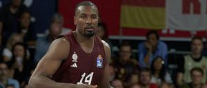 Bayerns neuer Center Serge Ibaka beim Auftaktsieg gegen Syntainics MBC.