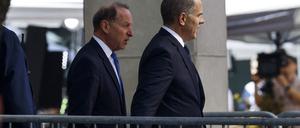 Hunter Biden (vorne rechts), Sohn des US-Präsidenten Joe Biden, verlässt das J. Caleb Boggs Federal Building in Wilmington, Delaware.