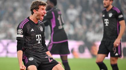 Bayerns Thomas Müller jubelt nach dem Tor zum 1:2.