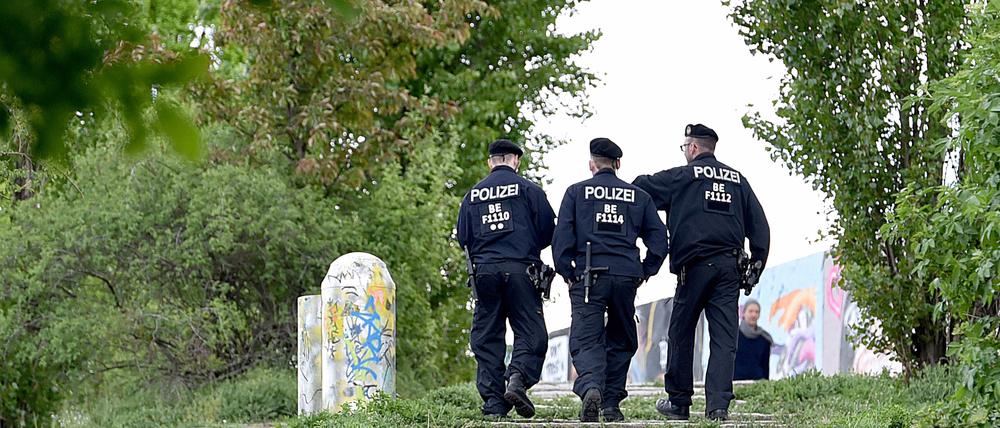 Polizeistreife im Mauerpark.