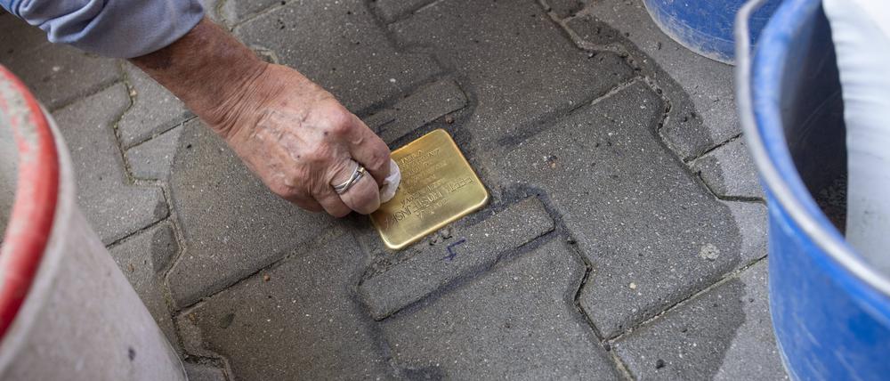 Stolpersteine werden verlegt.