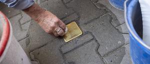 Stolpersteine werden verlegt.