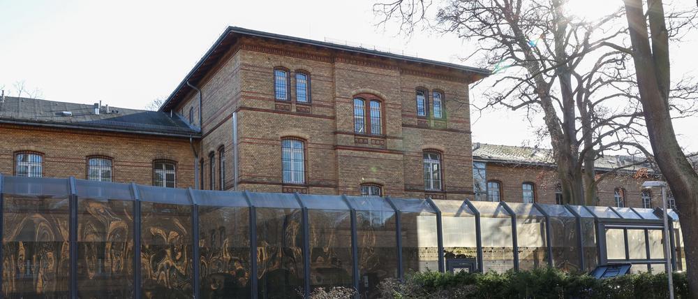 Im Maßregelvollzug auf dem Gelände der Karl-Bonhoeffer-Nervenklinik werden psychisch auffällige oder suchtkranke Straftäter untergebracht.