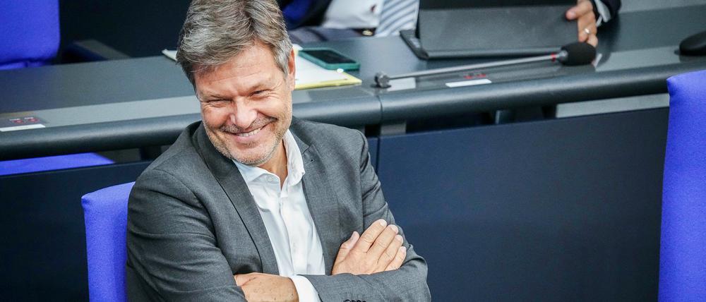 Robert Habeck nimmt an der Sitzung des Bundestags teil. Thema der Sitzung des Bundestags ist unter anderem das Bundes-Klimaschutzgesetz.