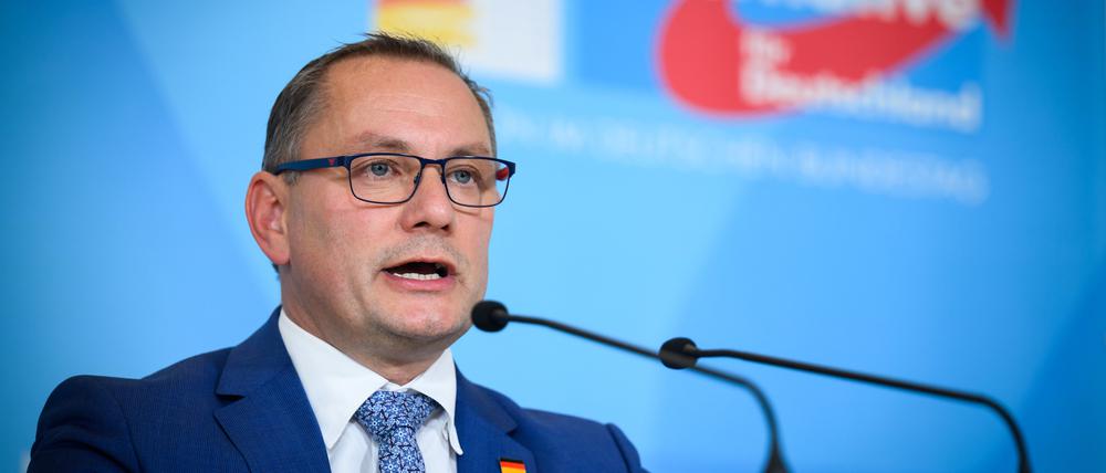 19.09.2023, Berlin: Tino Chrupalla äußert sich vor der Sitzung der Bundestagsfraktion der AfD im Deutschen Bundestag.