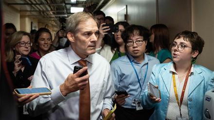WASHINGTON, DC – 4. OKTOBER: Der US-Repräsentant Jim Jordan kommt zu einem Mittagessen mit Mitgliedern der republikanischen Kongressdelegation von Texas im US-Kapitol.