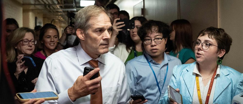 WASHINGTON, DC – 4. OKTOBER: Der US-Repräsentant Jim Jordan kommt zu einem Mittagessen mit Mitgliedern der republikanischen Kongressdelegation von Texas im US-Kapitol.