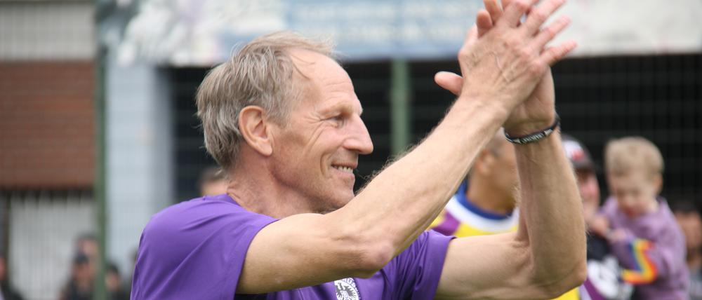Benny Wendt, hier bei einer Veranstaltung von TeBe im Jahr 2019, spielt am Sonnabend mit der Hans-Rosenthal-Elf gegen Schalke 04.