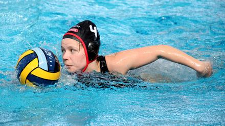 Ira Deike spielt mit ihrer Schwester Gesa bei Spandau 04.