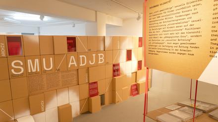 Blick in die Ausstellung zur sexualisierten Gewalt gegen Kinder und Jugendliche.