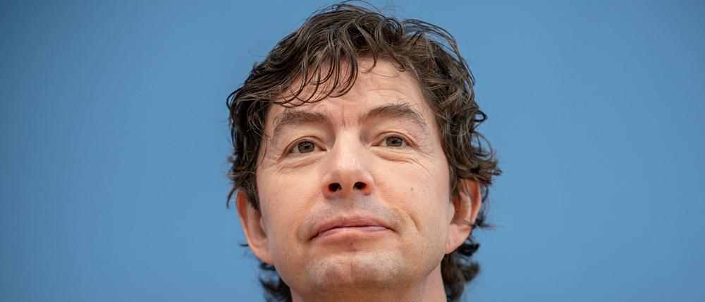 Der deutsche Virologe und Direktor des Instituts für Virologie an der Charité-Universitätsklinik Berlin, Christian Drosten, spricht während einer Pressekonferenz in Berlin (Archivbild).