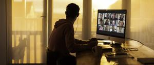 Werden Arbeitnehmende zu Hause mehr von der Arbeit abgelenkt und dadurch seltener befördert?